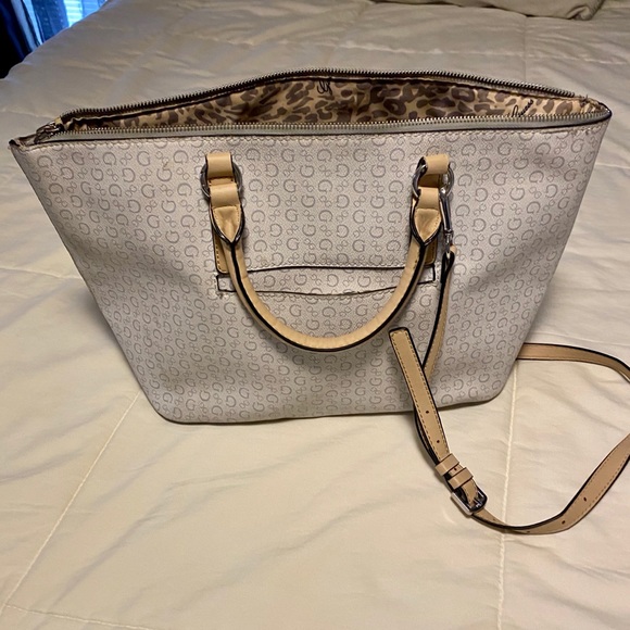 Guess purse - Picture 2 of 4